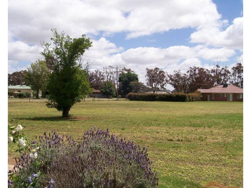 14 Flynn Street, Berrigan NSW 2712