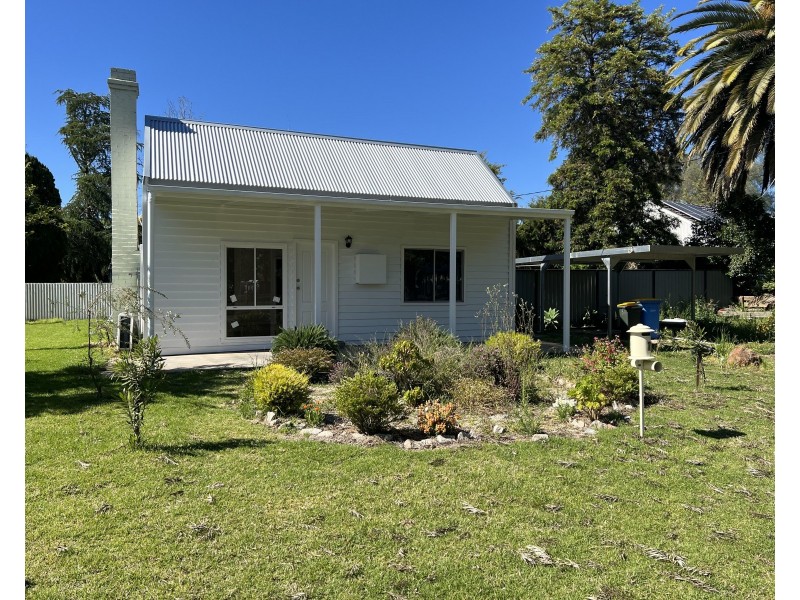 7 Horsfall Street, Berrigan NSW 2712