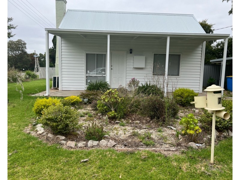 7 Horsfall Street, Berrigan NSW 2712