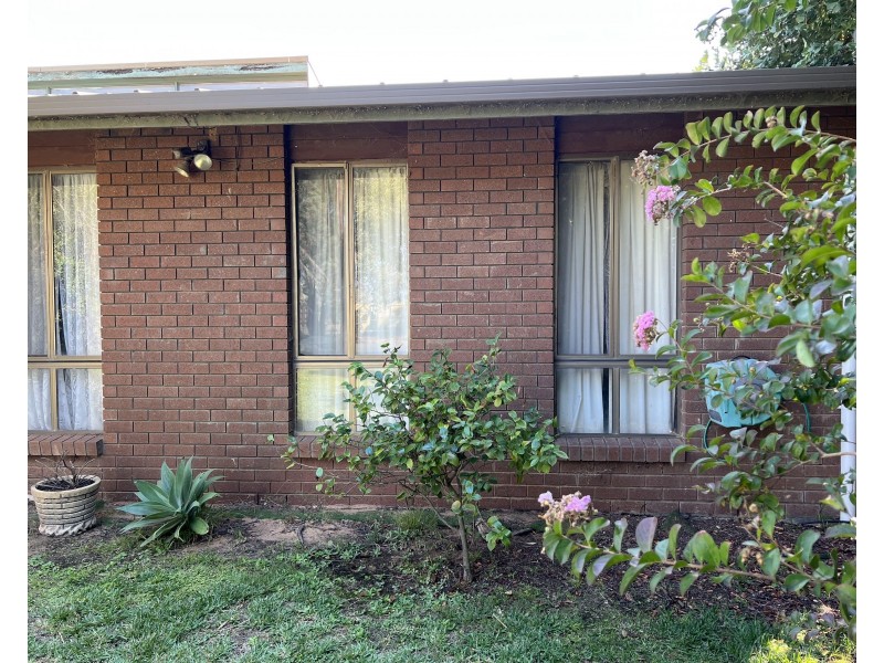 101 COREEN STREET, Jerilderie NSW 2716