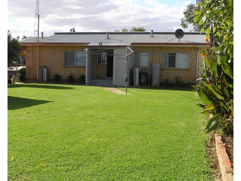 72 Coreen Street, Jerilderie NSW 2716