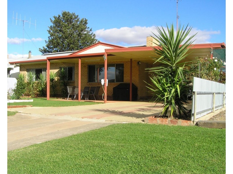 72 COREEN STREET, Jerilderie NSW 2716