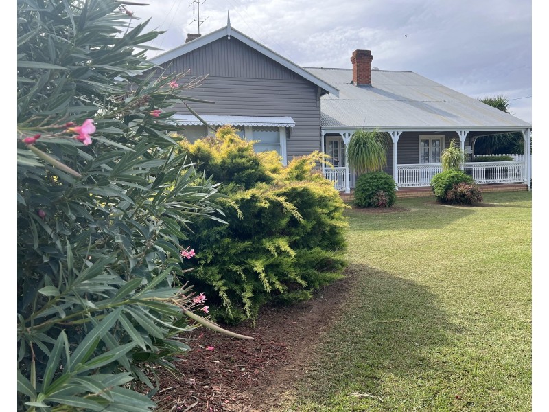 65 Coreen Street, Jerilderie NSW 2716