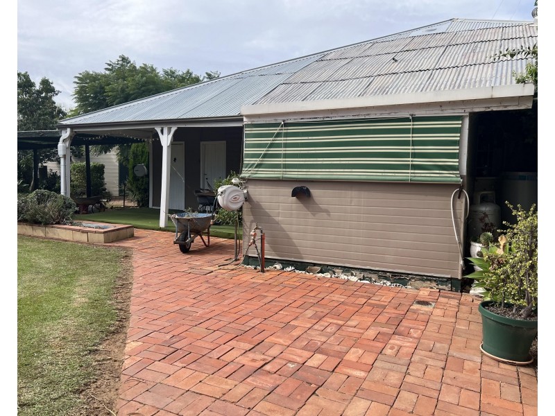 65 Coreen Street, Jerilderie NSW 2716