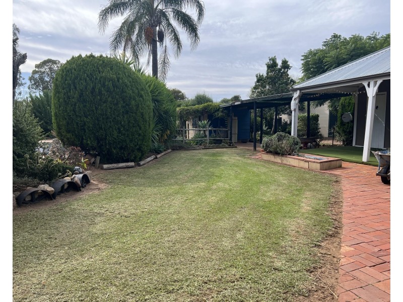 65 Coreen Street, Jerilderie NSW 2716