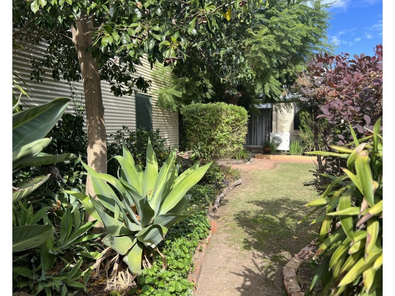 65 Coreen Street, Jerilderie NSW 2716