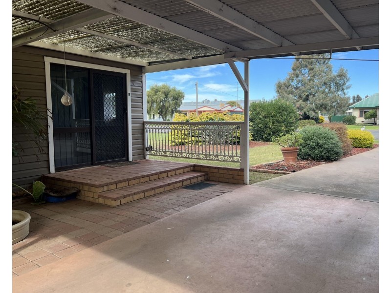 65 Coreen Street, Jerilderie NSW 2716