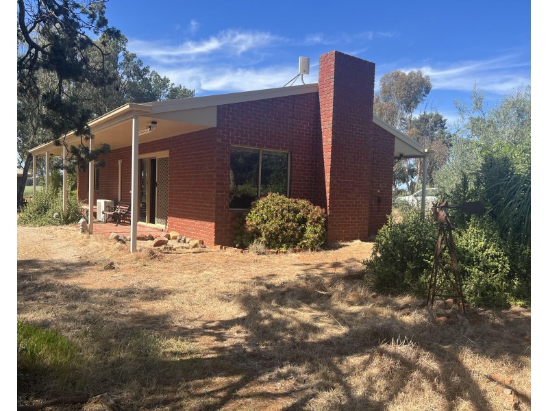 82 RATCLIFFS ROAD, Berrigan NSW 2712