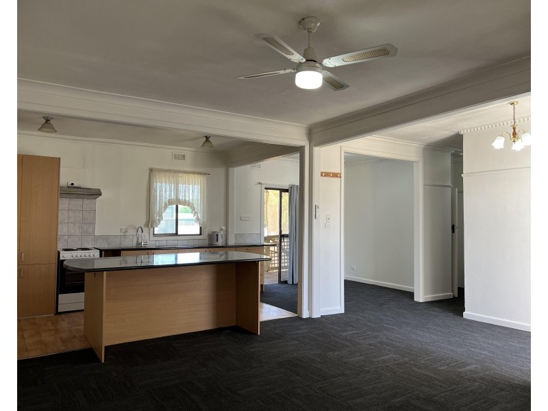 122 Mahonga Street, Jerilderie NSW 2716