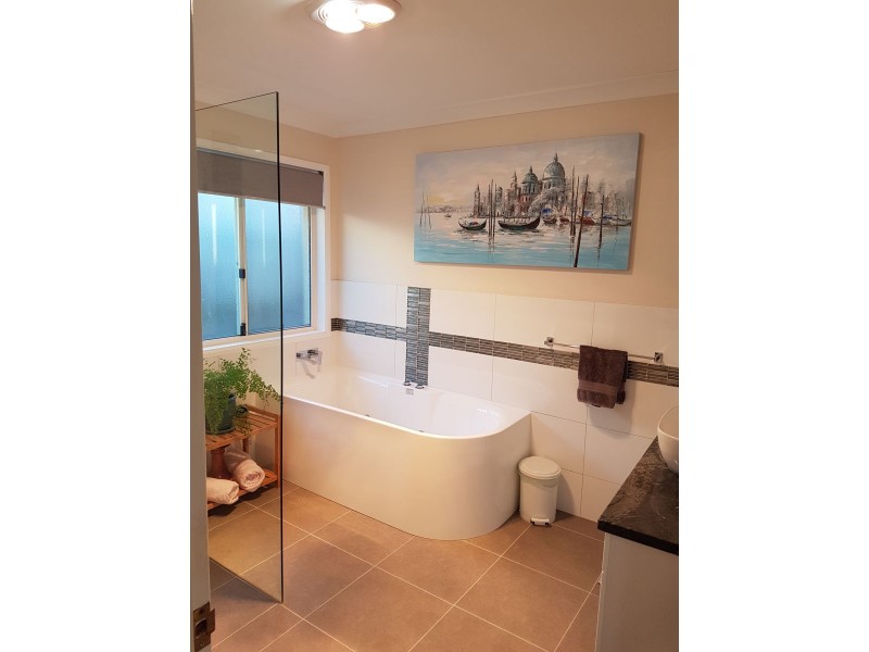 19 LANCASHIRE DRIVE, Mudgeeraba QLD 4213