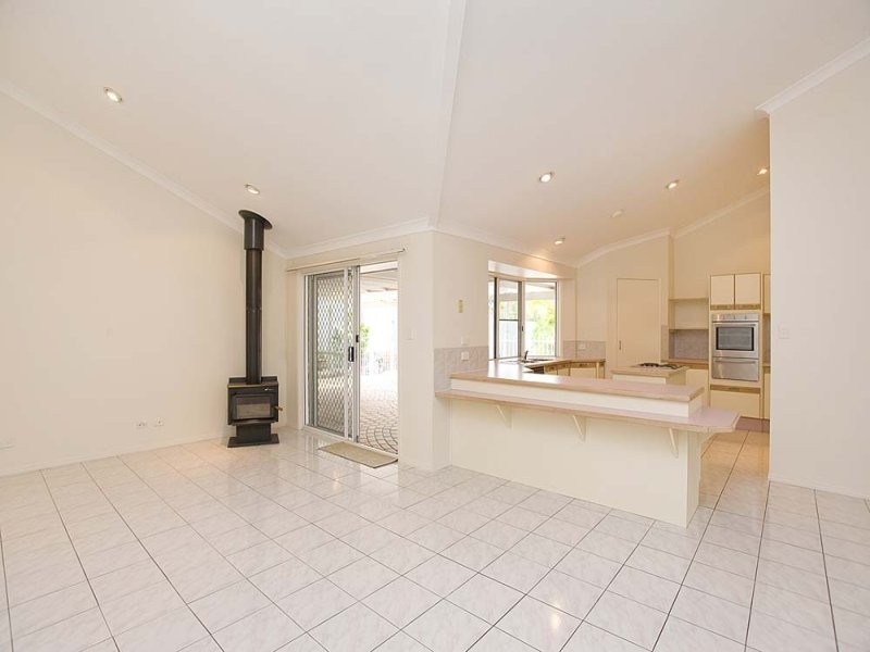 16 Maroo Street, Eight Mile Plains QLD 4113