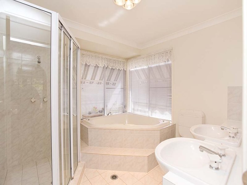 16 Maroo Street, Eight Mile Plains QLD 4113