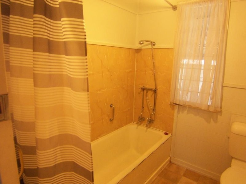 5 Hayes Street, Brassall QLD 4305