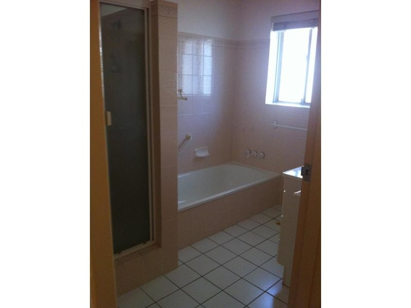 2/6 Garvary Street, Holland Park West QLD 4121