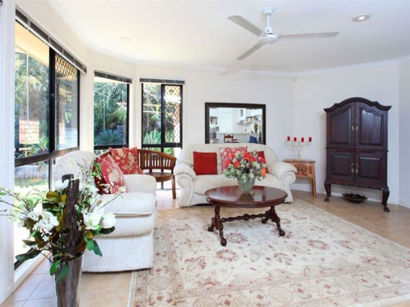 11 Bond Place, Carindale QLD 4152