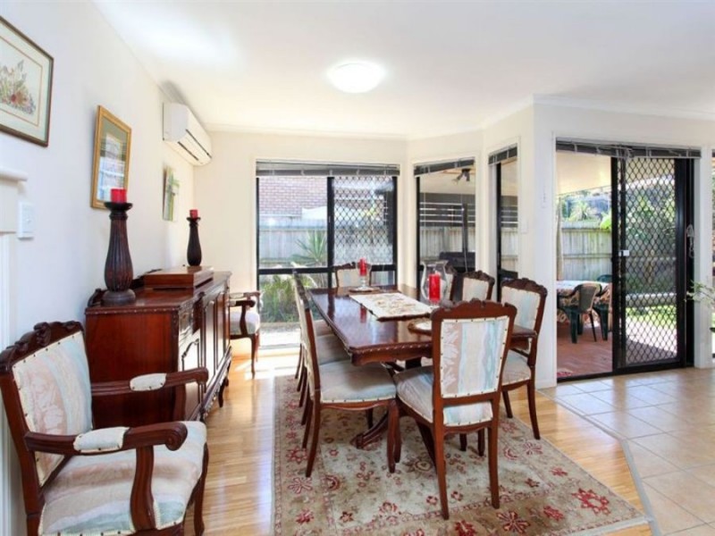 11 Bond Place, Carindale QLD 4152