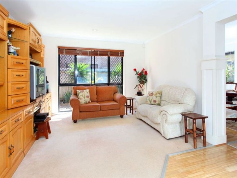 11 Bond Place, Carindale QLD 4152