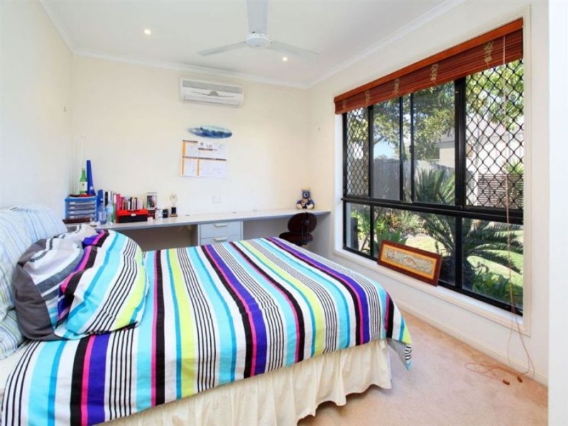 11 Bond Place, Carindale QLD 4152