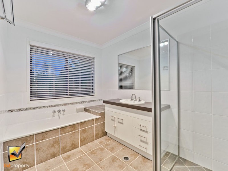 4 Dunnart Rd, Greenbank QLD 4124