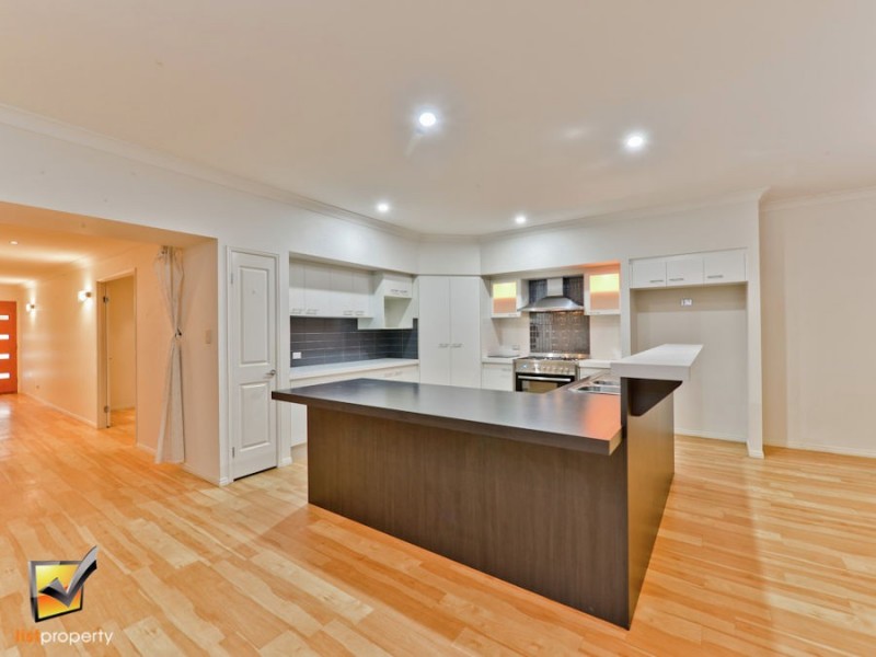 4 Dunnart Rd, Greenbank QLD 4124