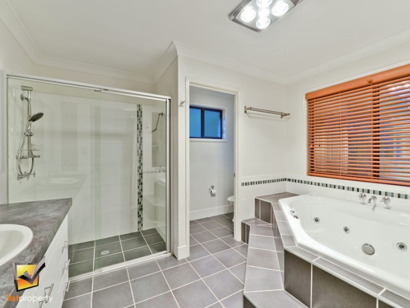 4 Dunnart Rd, Greenbank QLD 4124