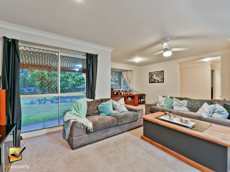 5 Bellbird Dr, Greenbank QLD 4124