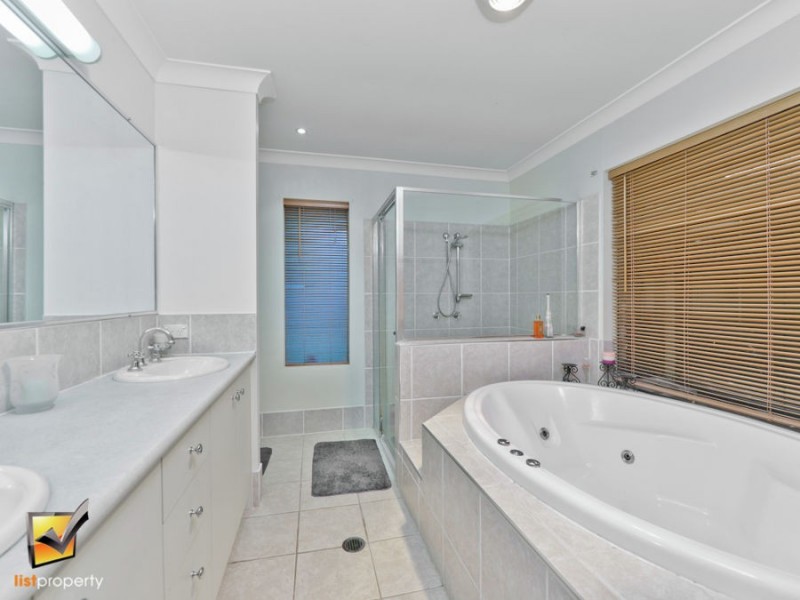 8 Sabak St, Tanah Merah QLD 4128
