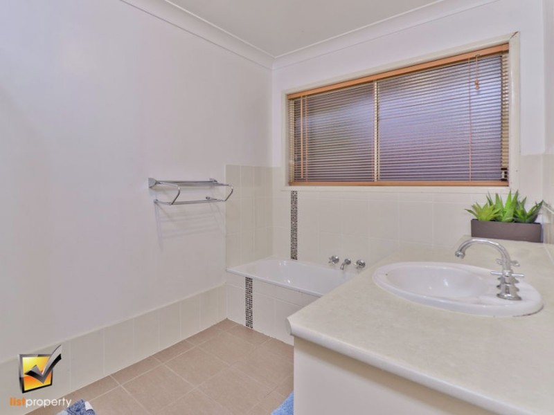 8 Sabak St, Tanah Merah QLD 4128