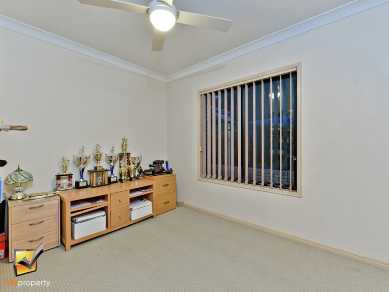 4 Vromans Court, Edens Landing QLD 4207