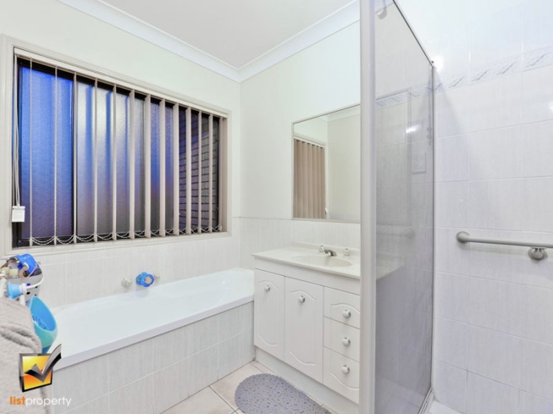 4 Vromans Court, Edens Landing QLD 4207