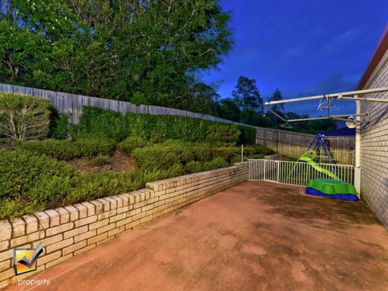 4 Vromans Court, Edens Landing QLD 4207