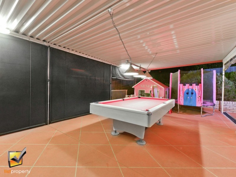 4 Vromans Court, Edens Landing QLD 4207