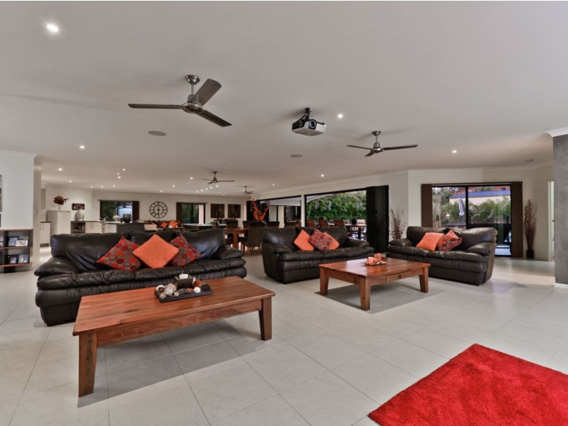 26 Victor St, Boronia Heights QLD 4124