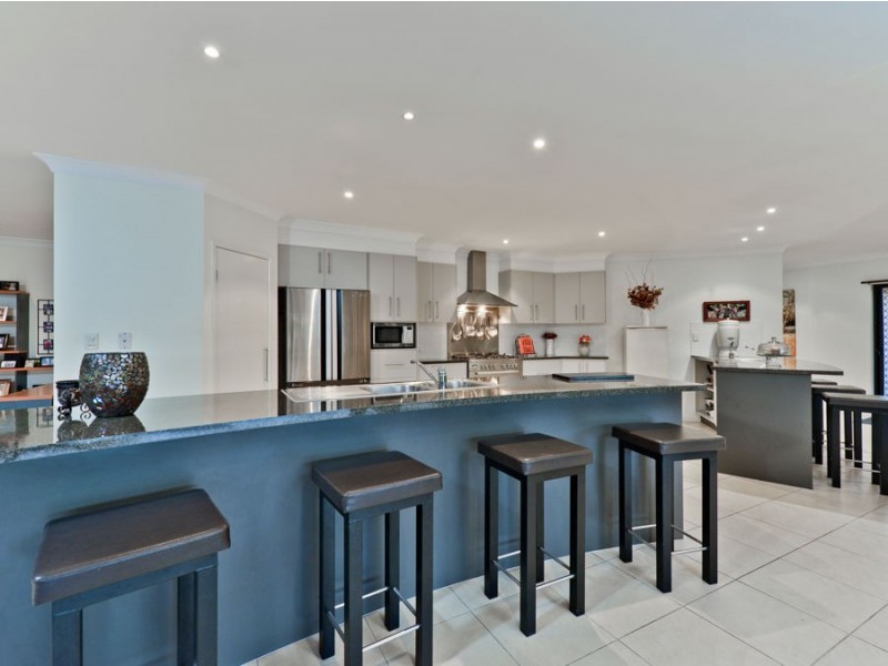 26 Victor St, Boronia Heights QLD 4124