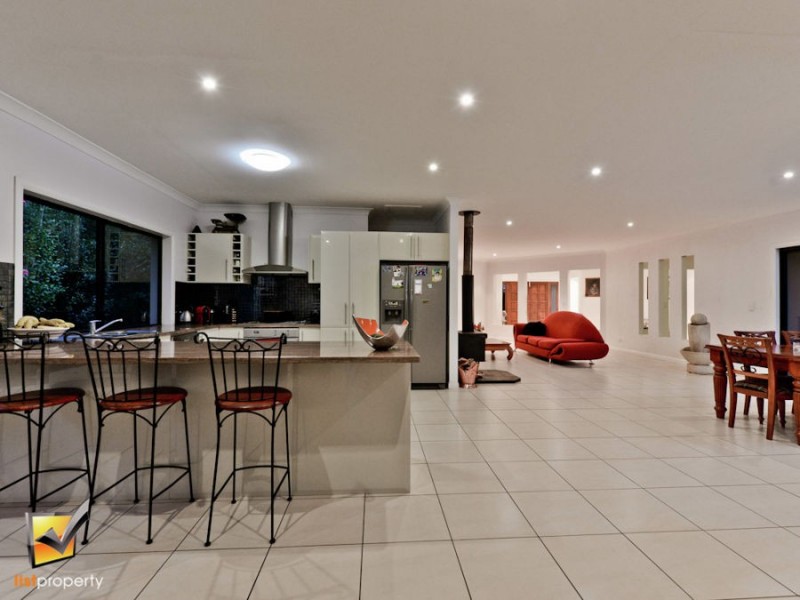 98 Beacon Rd, North Tamborine QLD 4272