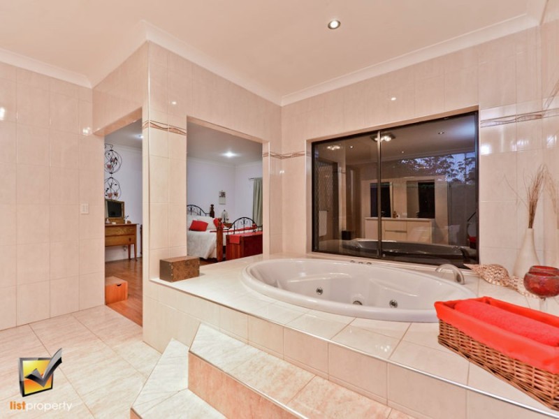 98 Beacon Rd, North Tamborine QLD 4272