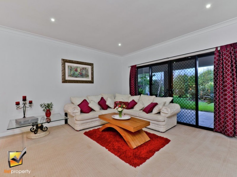 98 Beacon Rd, North Tamborine QLD 4272