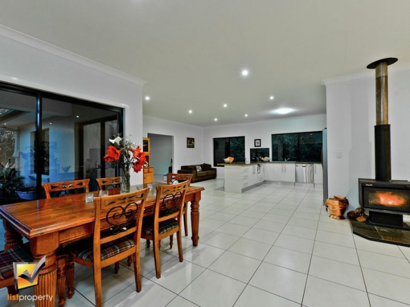 98 Beacon Rd, North Tamborine QLD 4272