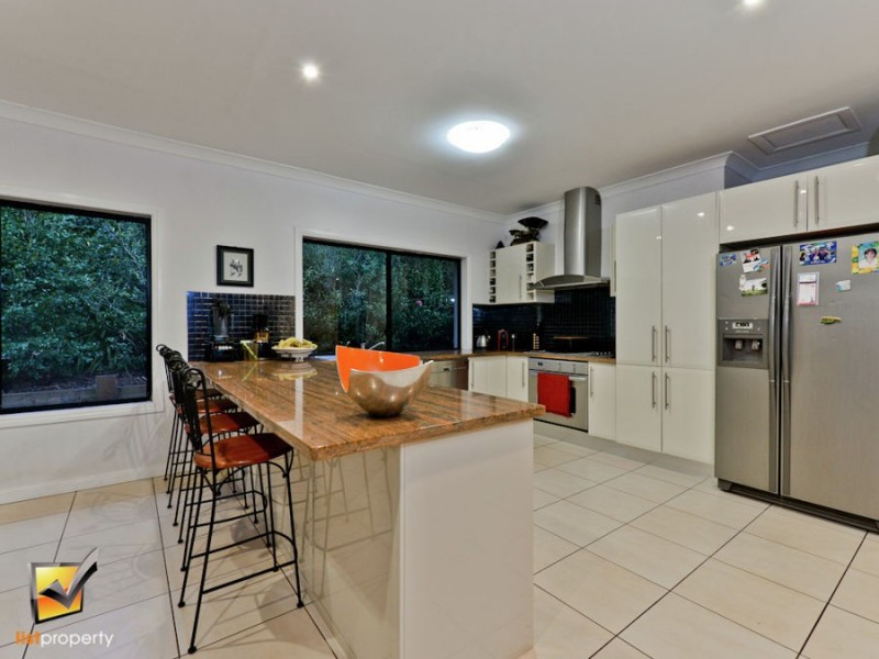 98 Beacon Rd, North Tamborine QLD 4272