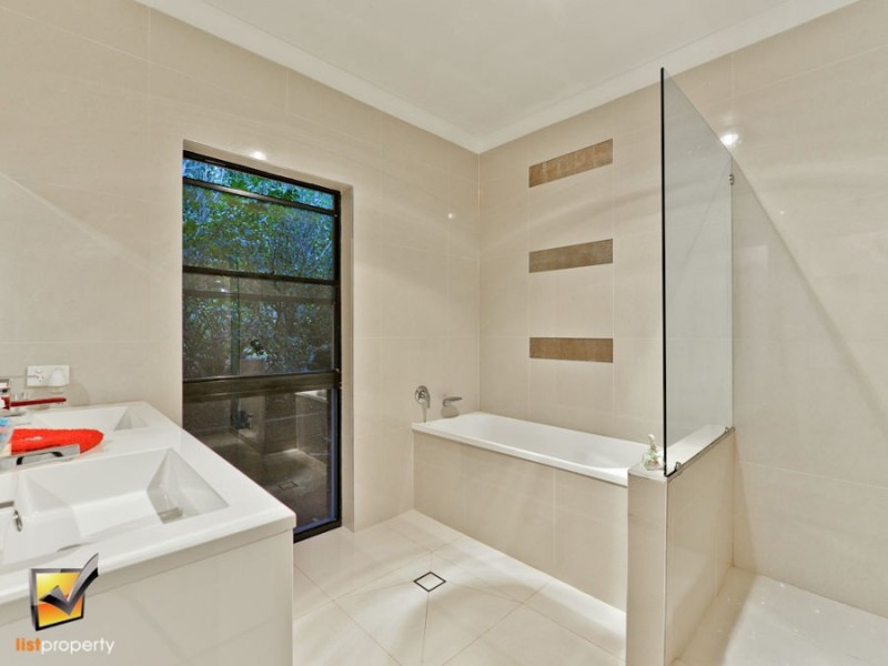 98 Beacon Rd, North Tamborine QLD 4272