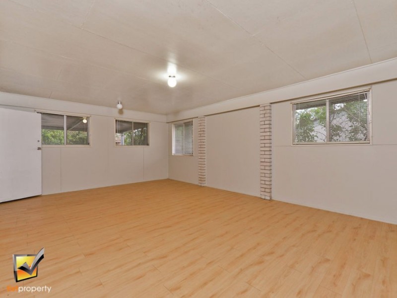 8 Dryade, Regents Park QLD 4118