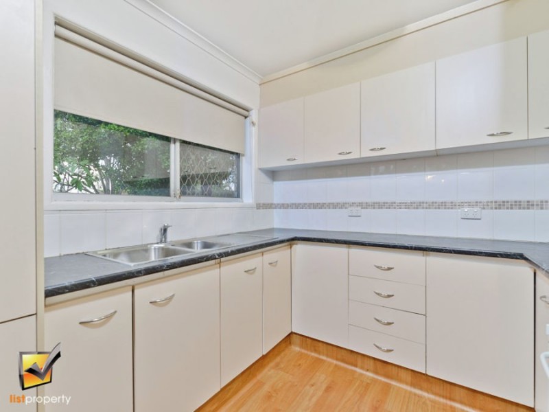 8 Dryade, Regents Park QLD 4118