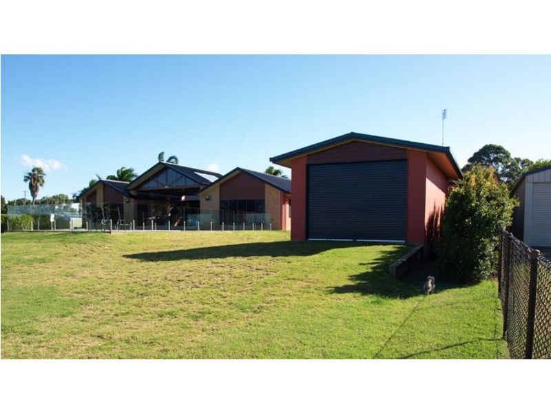 27 Pelican Avenue, Booral QLD 4655