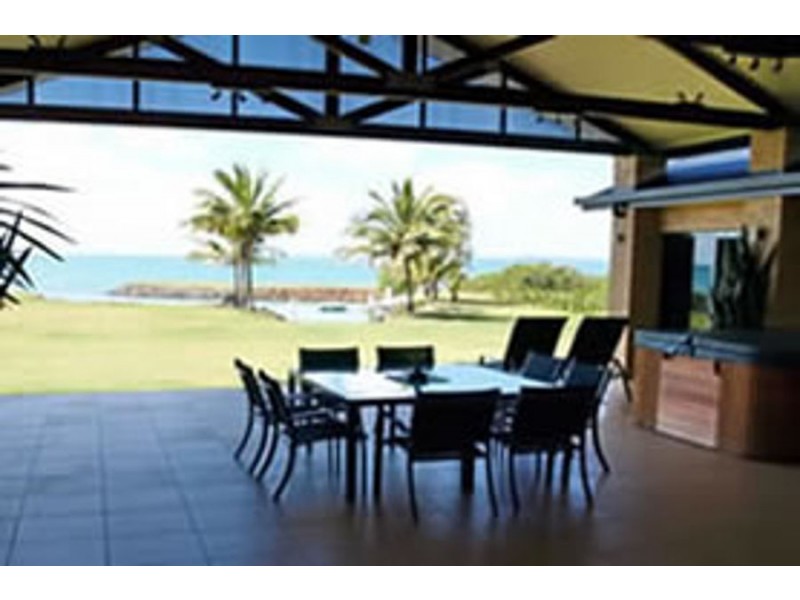 27 Pelican Avenue, Booral QLD 4655