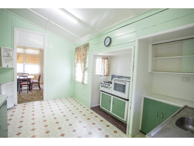 73 Darling Street, Sadliers Crossing QLD 4305