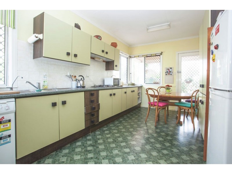 4 Idolwood Street, Eastern Heights QLD 4305