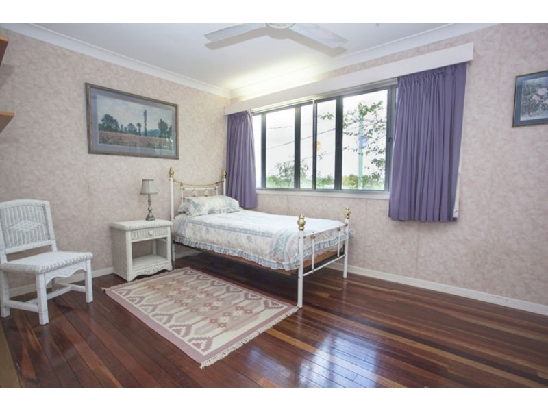 4 Idolwood Street, Eastern Heights QLD 4305