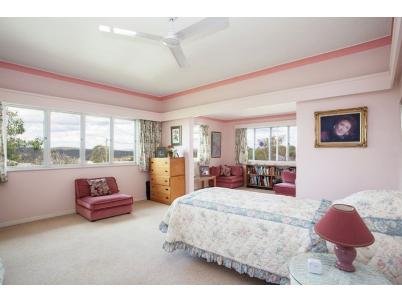 4 Idolwood Street, Eastern Heights QLD 4305