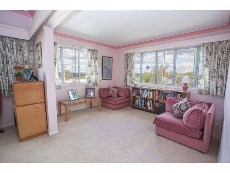 4 Idolwood Street, Eastern Heights QLD 4305