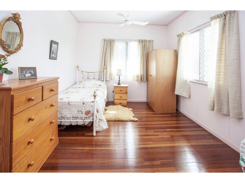 4 Idolwood Street, Eastern Heights QLD 4305